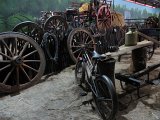 017-bicicletta e ruote di carro.jpg